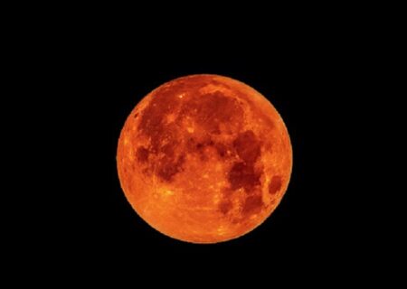 شبی به‌یادماندنی در آسمان ایران: آغاز ماه گرفتگی از غروب امشب