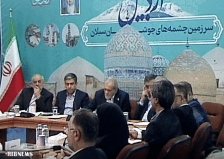 احزاب و سیاسیون باید در میدان عمل خود را نشان دهند