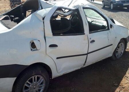 پنج مصدوم در حادثه واژگونی خودرو در محور تفت به شیراز