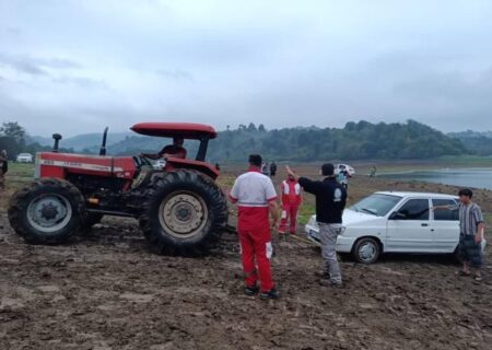 رهایی حادثه‌دیدگان سیلاب روستای شیاده بندپی غربی بابل