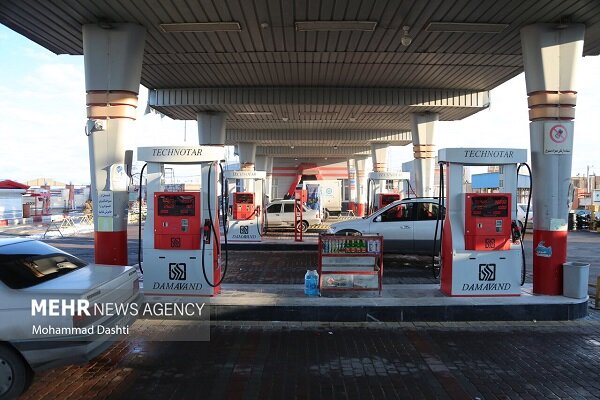 انهدام شبکه قاچاق سوخت در یکی از پمپ بنزینهای رودان
