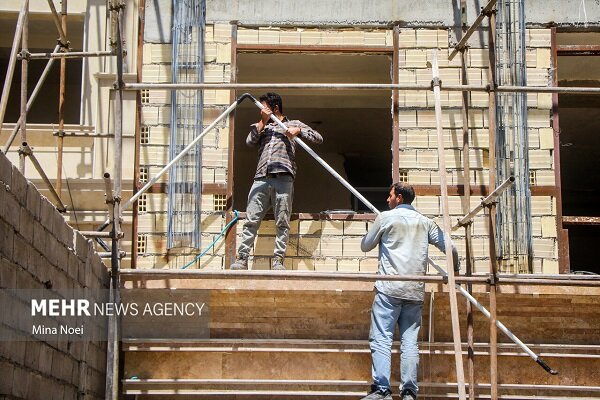 ورود بخش خصوصی به مسئله ساخت مسکن کارگری بار دولت را کاهش می‌دهد
