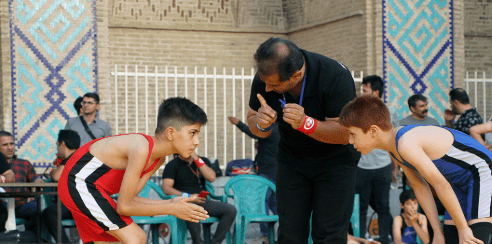 تجلیل از دو کشتیگیر خردسال یزدی به پاس اقامه نماز اول وقت