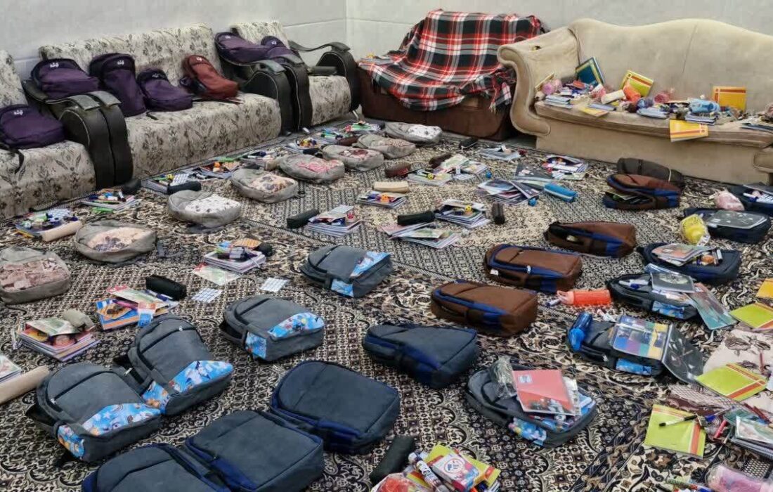 توزیع لوازم التحریر بین کودکان نیازمند زارچی