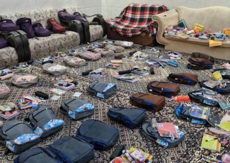 توزیع لوازم التحریر بین کودکان نیازمند زارچی