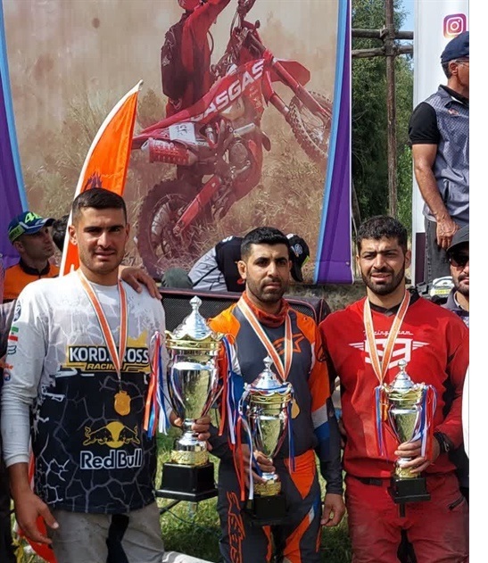 قهرمانی موتور سوار فامنینی در مسابقات موتورسواری « هارد اندرو » کشور