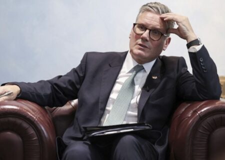 نخست وزیر انگلیس زیر فشار افکار عمومی