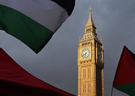 تعلیق پزشک انگلیسی به علت حمایت از مردم فلسطین