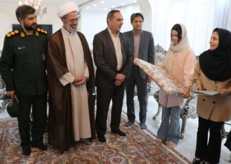 از دو دانش‌آموز برتر کنکور سراسری در بجنورد تقدیر شد