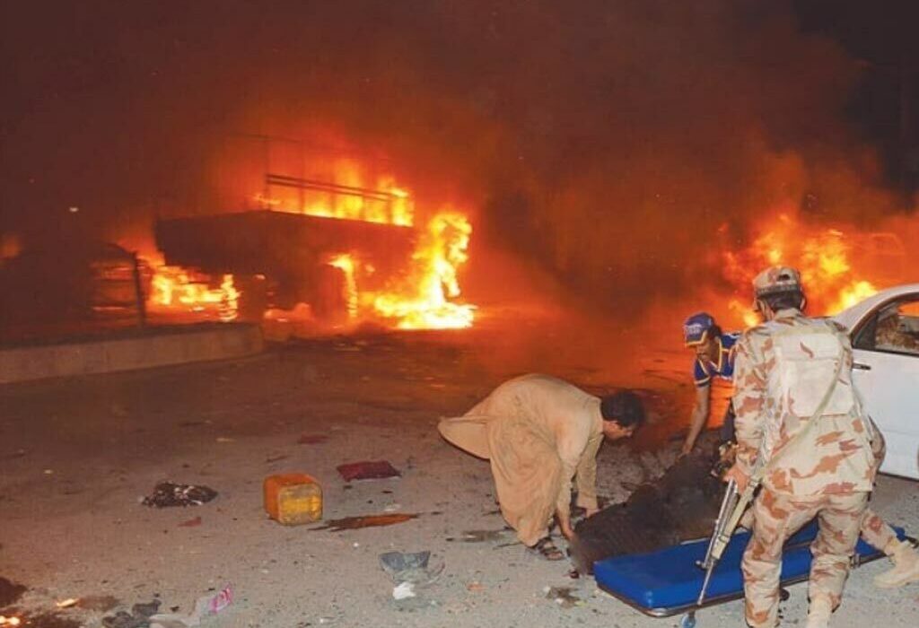 کشته شدن ۵ نظامی پاکستان بر اثر انفجار بمب