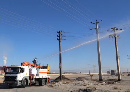 آغاز عملیات مقره شویی تجهیزات برق برای پیشگیری از خاموشی‌های ناخواسته