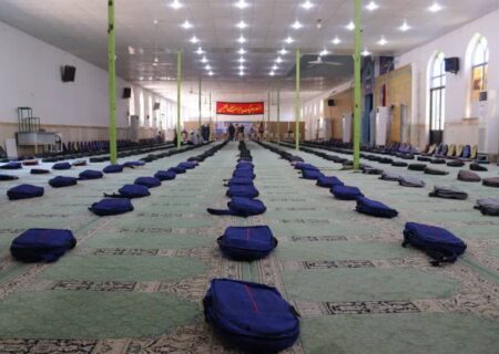 اهدای سه هزار بسته نوشت افزار به دانش آموزان مددجو در شوش