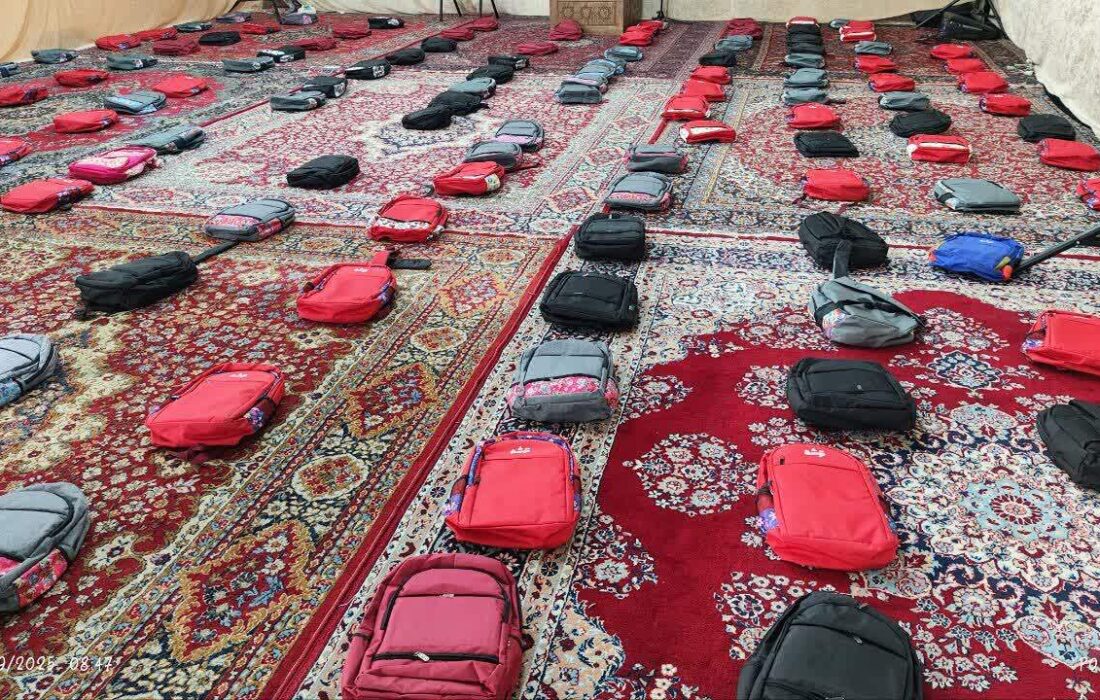 توزیع بیش از دوهزار بسته لوازم التحریر در بین دانش آموزان کمتر برخوردار شهرستان خاتم
