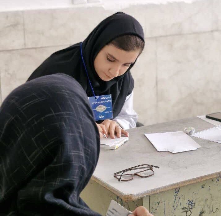 ارائه خدمات رایگان درمانی به ۴۰۰ نفر در اردوی جهادی پزشکان بدون مرز در صالحآباد