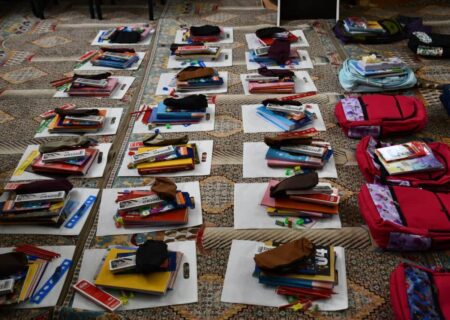 ۹۷۰ بسته لوازم‌التحریر بین دانش‌آموزان نیازمند ماکو توزیع شد