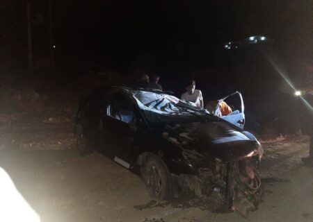 امدادرسانی به ۲ مصدوم واژگونی خودروی پژو ۲۰۶