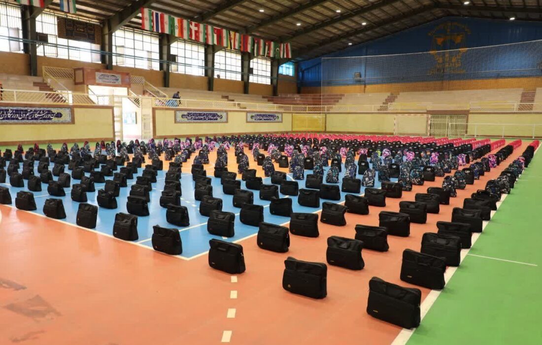 توزیع ۳ هزار بسته لوازم تحریر در بین نیازمندان توسط بنیاد علوی