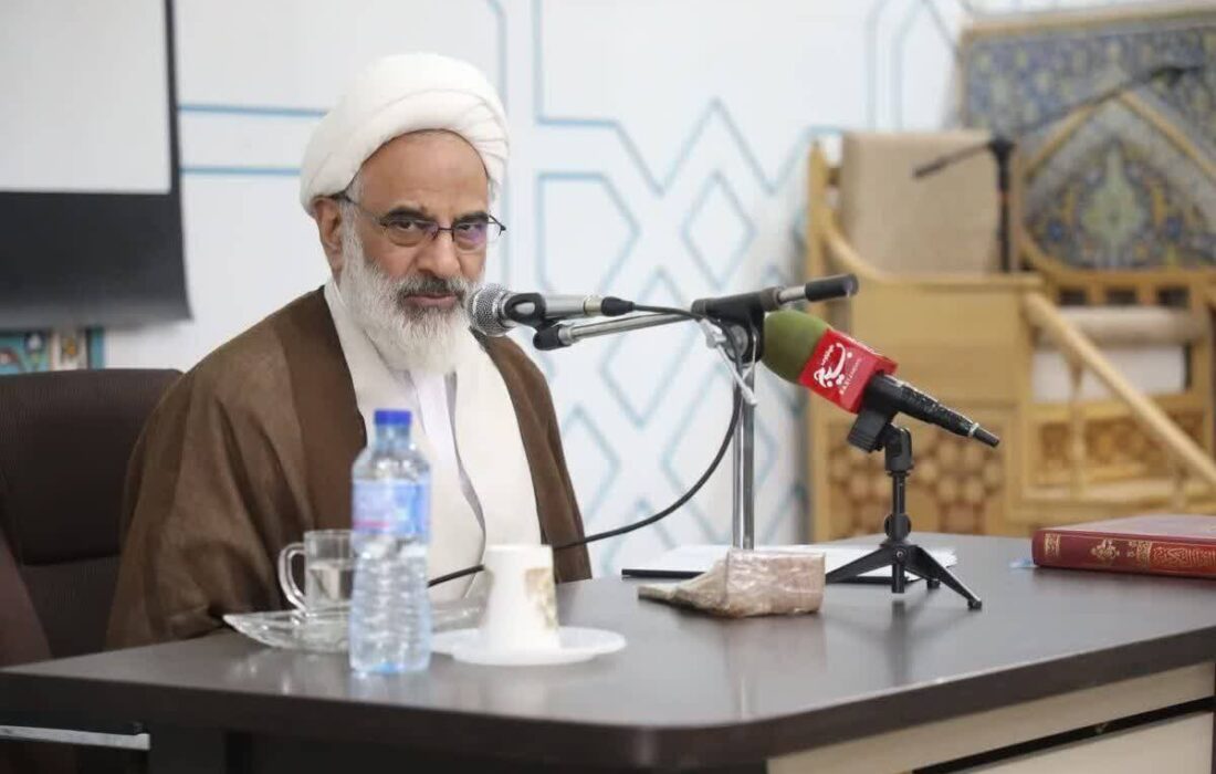 فرهنگ عاشورا و دفاع مقدس، رمز بقای انقلاب اسلامی است