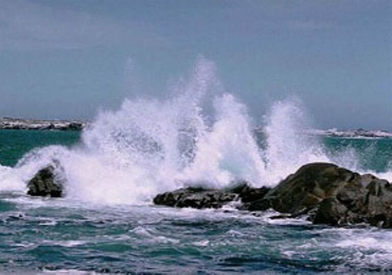 خلیج فارس و تنگه هرمز مواج است