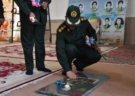 آغاز هفته دفاع‌مقدس با غبارروبی گلزار شهدا