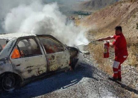 واژگونی و آتش سوزی خودروی سواری در محور ارومیه به سرو