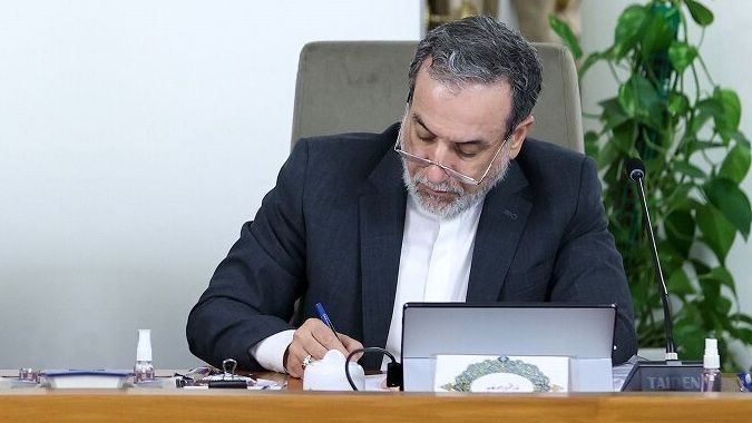 عراقچی: تلاش آمریکا و اروپا برای احیای تحریمها، فاقد اعتبار