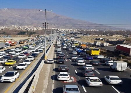 ترافیک سنگین در آزادراه تهران-کرج حوالی شهرک جهان‌نما