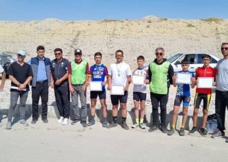 دوچرخه‌سواران مهابادی جام قهرمانی انتخابی آذربایجان‌غربی را بالای سر بردند