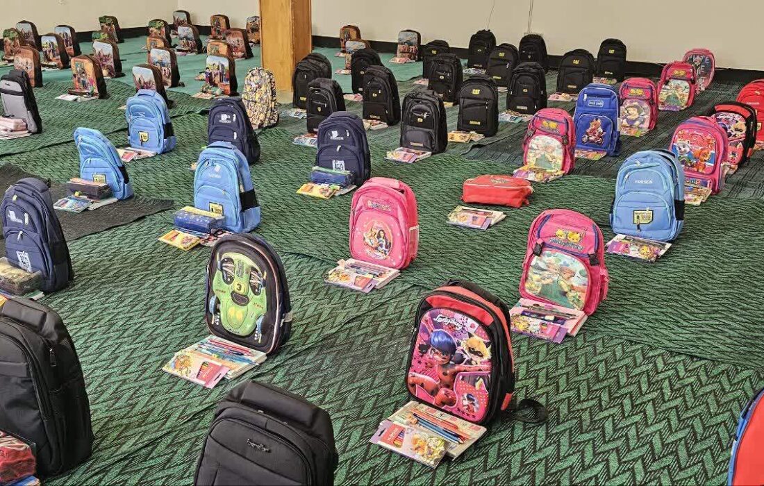 توزیع ۱۸۰ بسته لوازمالتحریر بین دانشآموزان مدارس روستایی خضرآباد