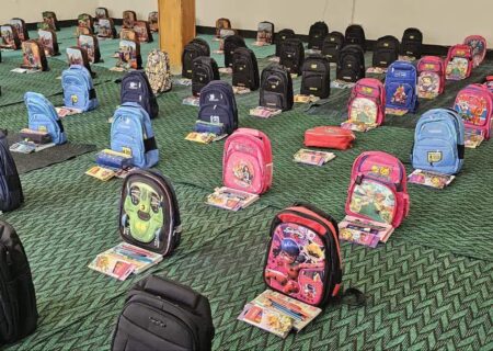 توزیع ۱۸۰ بسته لوازم‌التحریر بین دانش‌آموزان مدارس روستایی خضرآباد