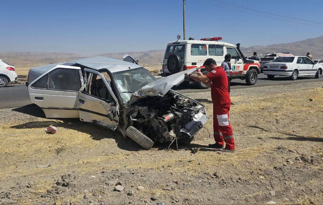 ️نجات ۴ مصدوم حادثه برخورد پژو و تراکتور با تلاش نیروهای امدادی