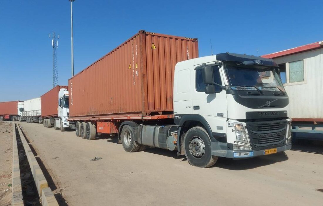 توقف تردد کامیونها از مرز دوغارون به سمت افغانستان