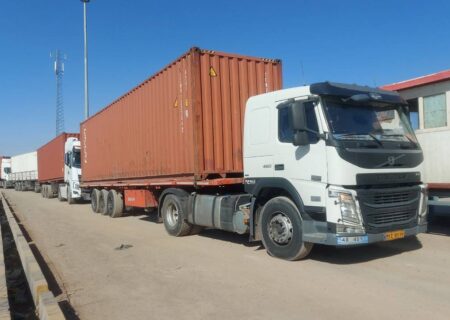 توقف تردد کامیون‌ها از مرز دوغارون به سمت افغانستان