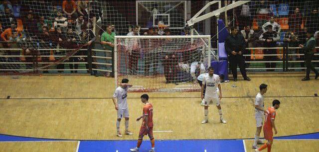 گیتی پسند در نبرد مدعیان لیگ برتر فوتسال، جام قهرمانی را در آغوش کشید