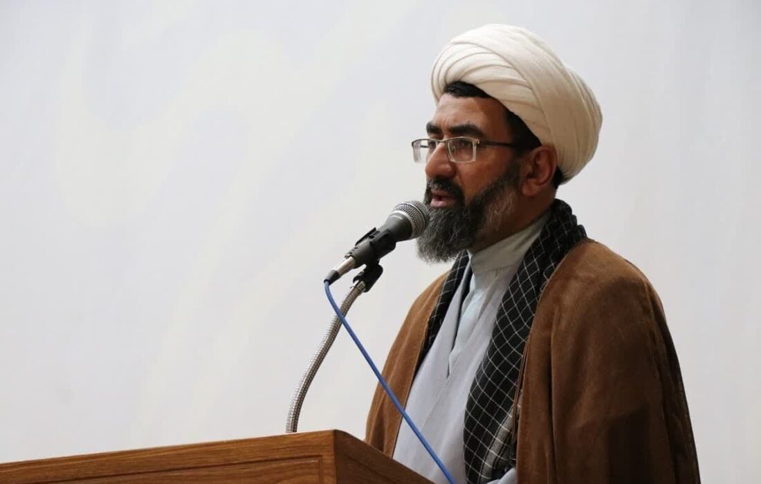 تبیین نقش روحانیت در دفاع مقدس امری ضروری است