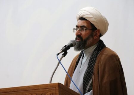تبیین نقش روحانیت در دفاع مقدس امری ضروری است