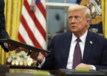 ترامپ: مجوز هر شبکه‌ای که اخبار منفی من را پوشش دهد لغو می‌شود