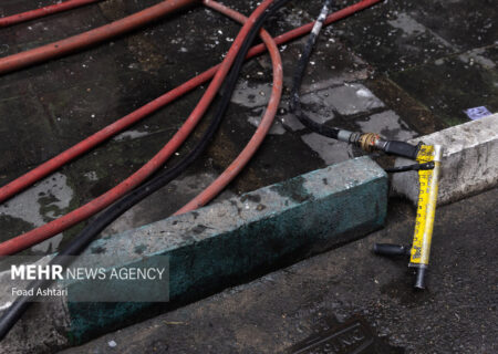 آتش‌سوزی گسترده انبار لوله در گناباد مهار شد