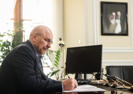 قالیباف قهرمانی تیم ملی کشتی آزاد ایران را تبریک گفت