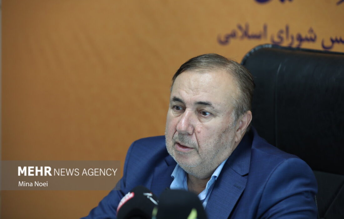 نوین: ضرورت اصلاح شیوه توزیع یارانه نان