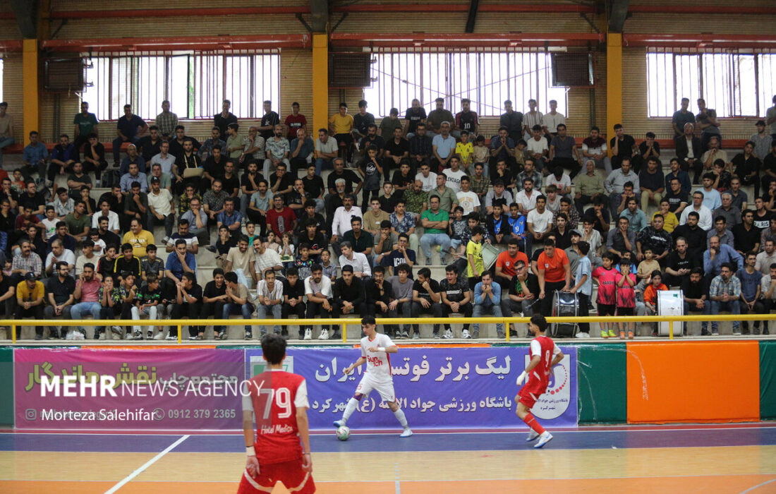 توقف خانگی مدعی قهرمانی و جشن پیروزی فولاد در سالن