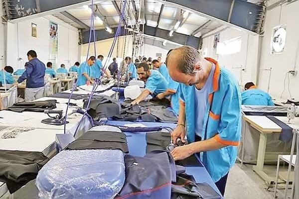 اشتغال ۴۳۰۰ زندانی اصفهان؛۹۰ میلیارد تومان دستمزد پرداخت شد