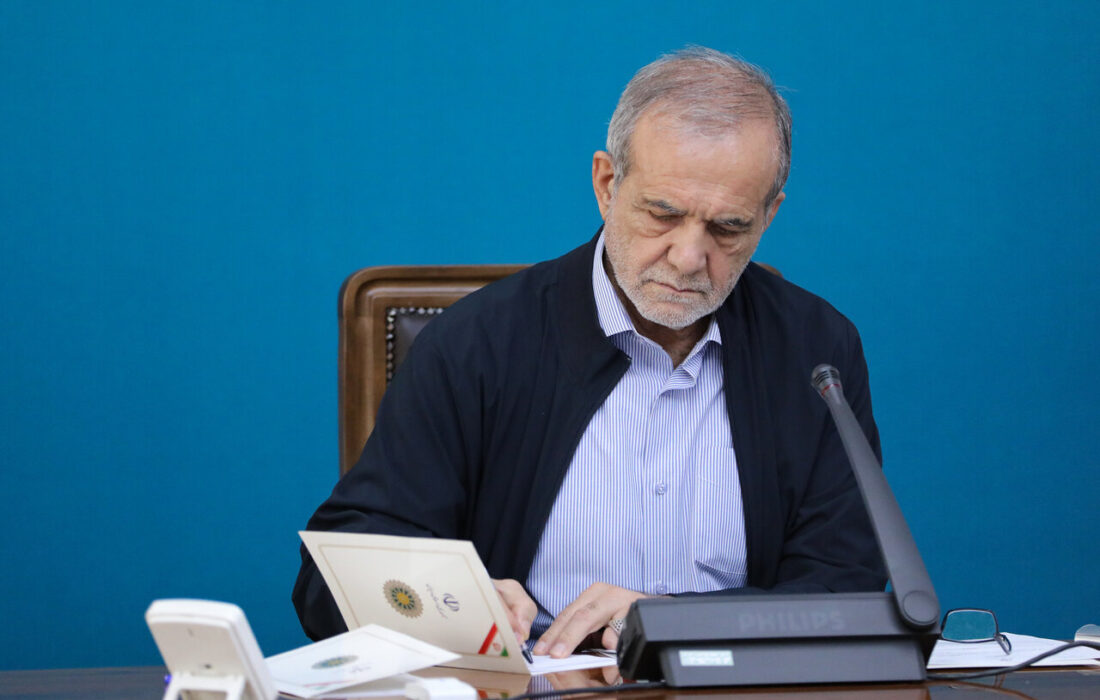 پیام تسلیت پزشکیان به مناسبت درگذشت والده شهیدان حسینی مزینانی