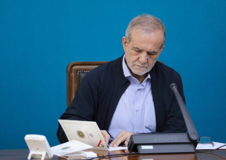 پیام تسلیت پزشکیان به مناسبت درگذشت والده شهیدان حسینی مزینانی