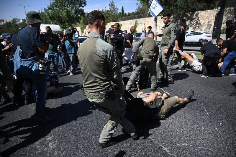 تجمع اعتراضی صهیونیست‌ها در سایه دیدار ترامپ و نتانیاهو