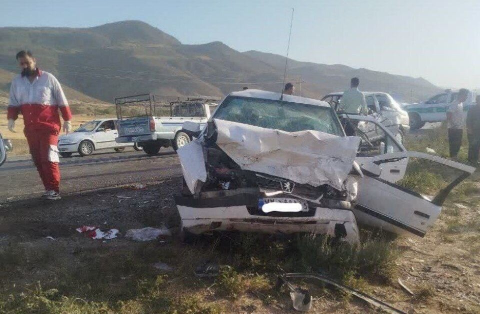 واژگونی پژو پارس در محور جندق – معلمان ۶ مصدوم داشت