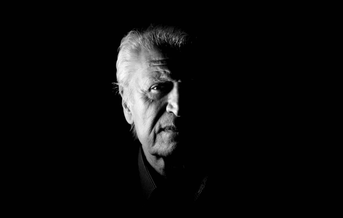 پیکر احمد پژمان از مقابل تالار وحدت تشییع میشود