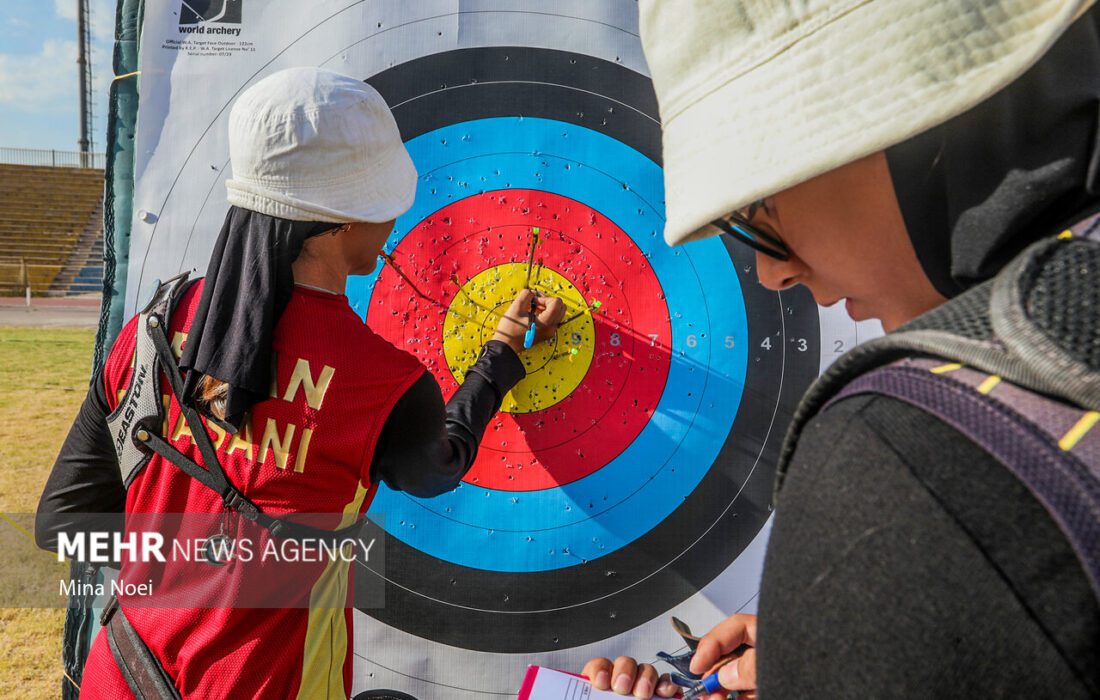 درخشش دختر کماندار بجنوردی در مسابقات تیراندازی با کمان شرق کشور
