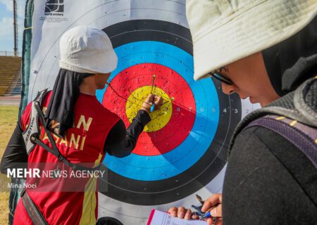 درخشش دختر کماندار بجنوردی در مسابقات تیراندازی با کمان شرق کشور