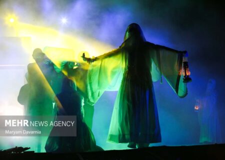 استقبال ۷۰ هزار نفری از نمایش میدانی «سرزمین خورشید» در بجنورد